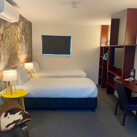Grand Hotel And Studios Wyong Eksteriør billede