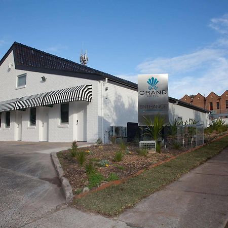 Grand Hotel And Studios Wyong Eksteriør billede