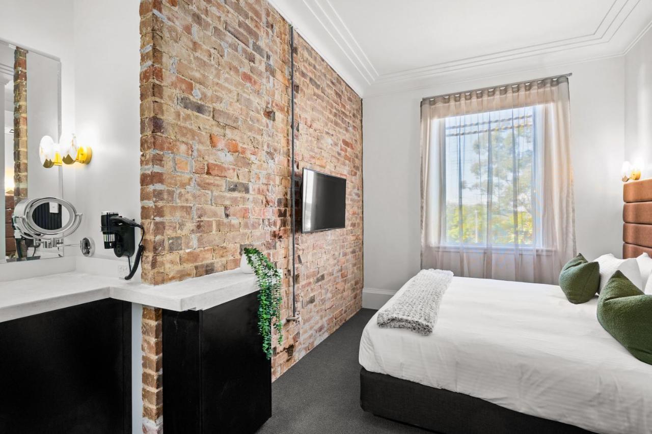 Grand Hotel And Studios Wyong Eksteriør billede