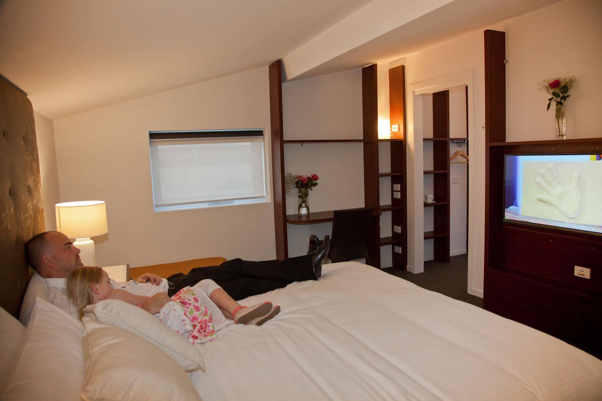 Grand Hotel And Studios Wyong Eksteriør billede