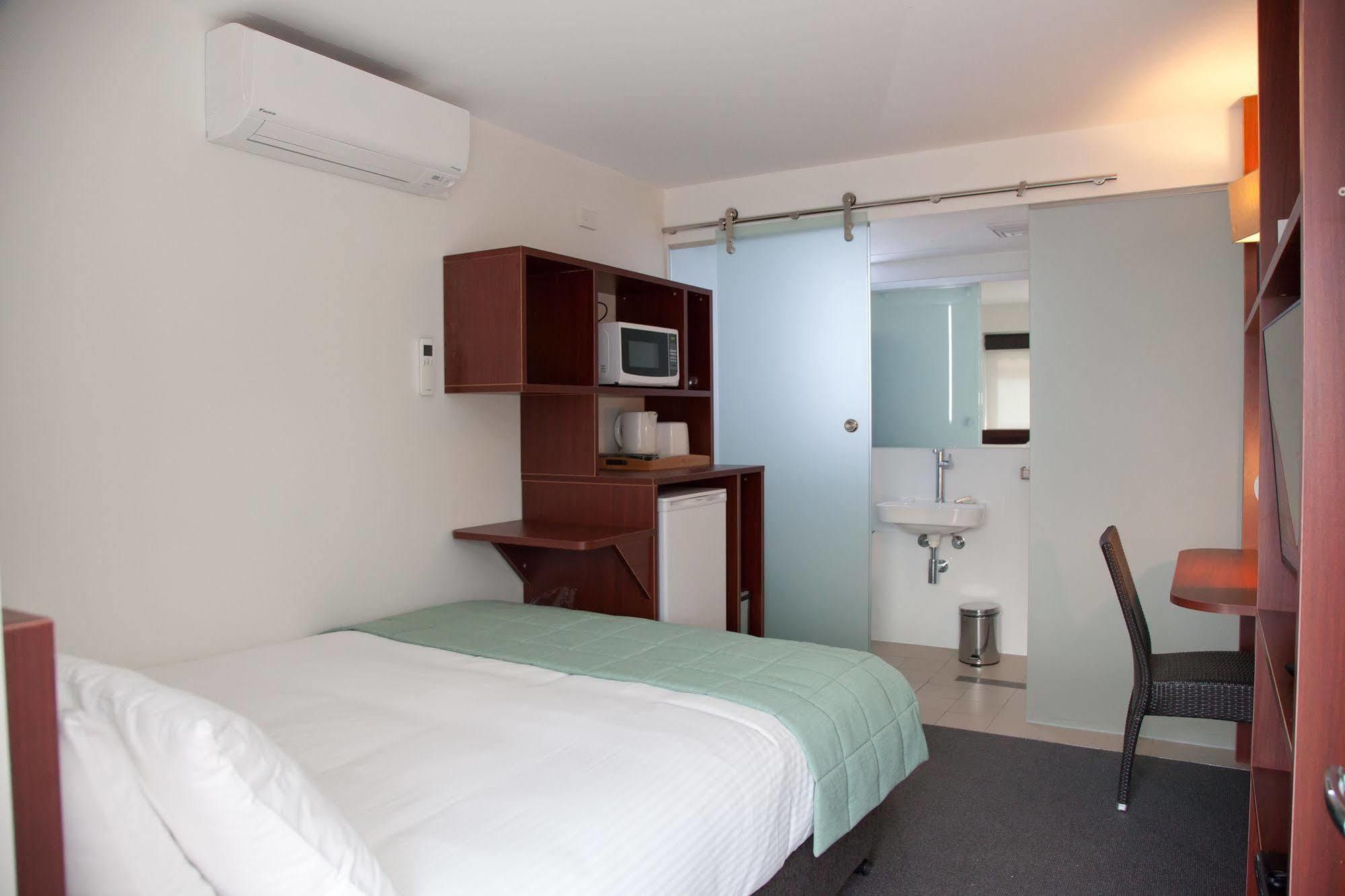 Grand Hotel And Studios Wyong Eksteriør billede