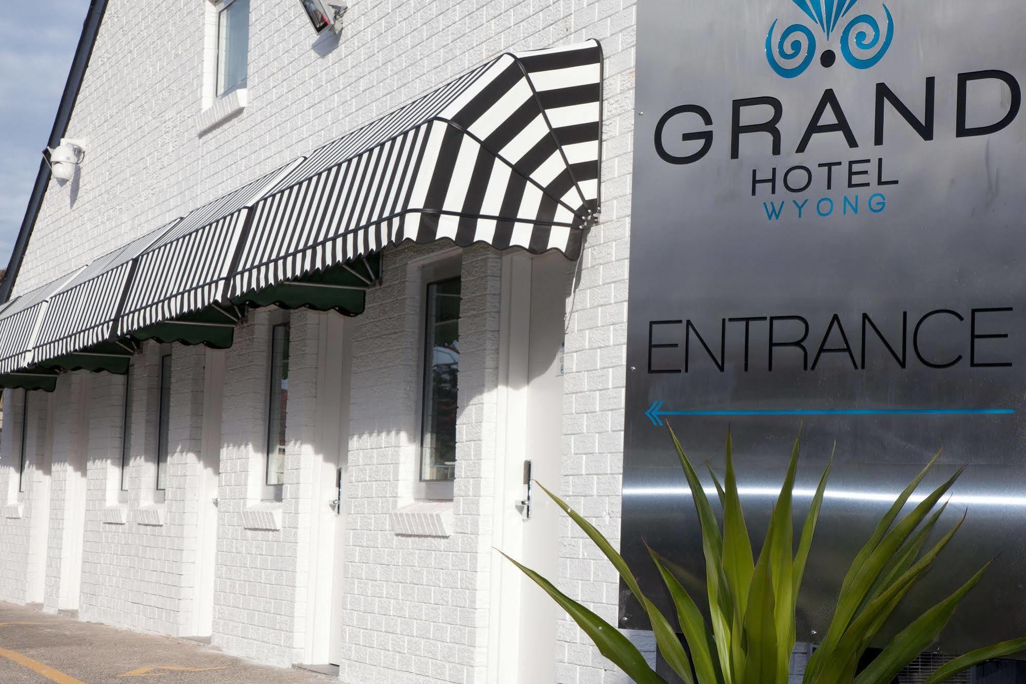 Grand Hotel And Studios Wyong Eksteriør billede
